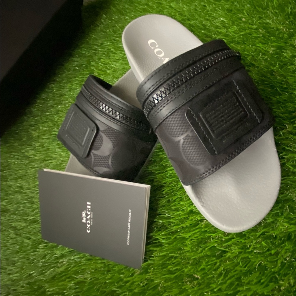 Coach Pocket Pool Slides, Black, 7, New - Picture 5 of 12